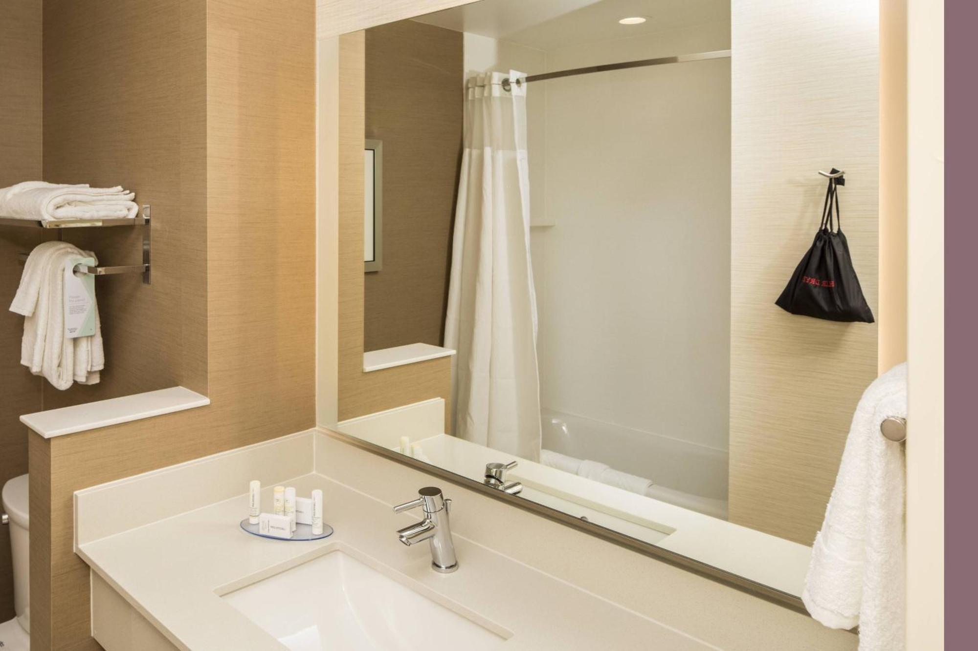 Fairfield Inn & Suites By Marriott Pittsburgh North/Mccandless Crossing McCandless Township Eksteriør billede